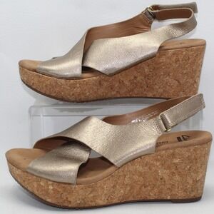 Clarks Collection Womens 8 Metallic Champagne Leather Cork Wedge Sandals